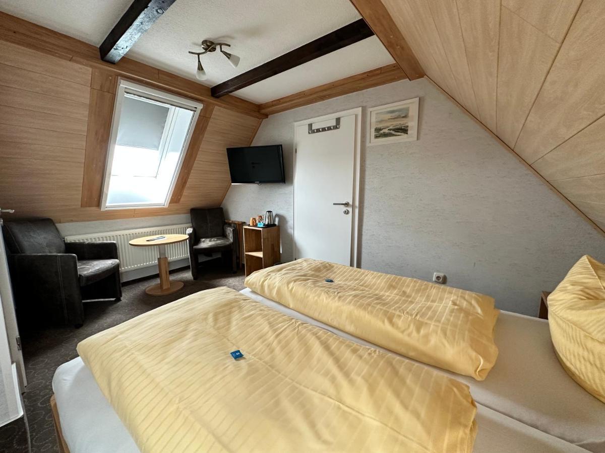 Hotel Peters Schwalbennest Нойхарлингерзийл Екстериор снимка