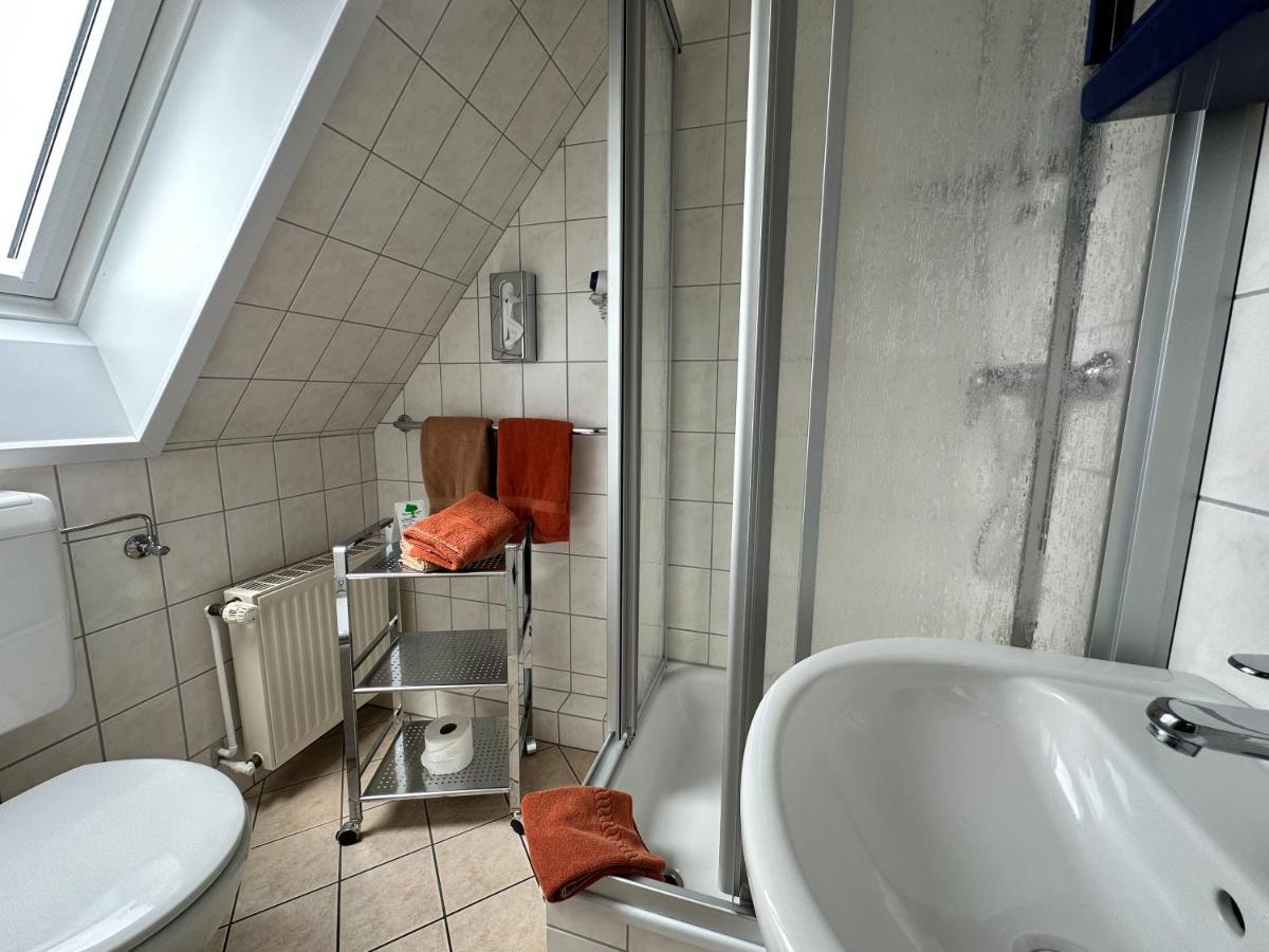 Hotel Peters Schwalbennest Нойхарлингерзийл Екстериор снимка